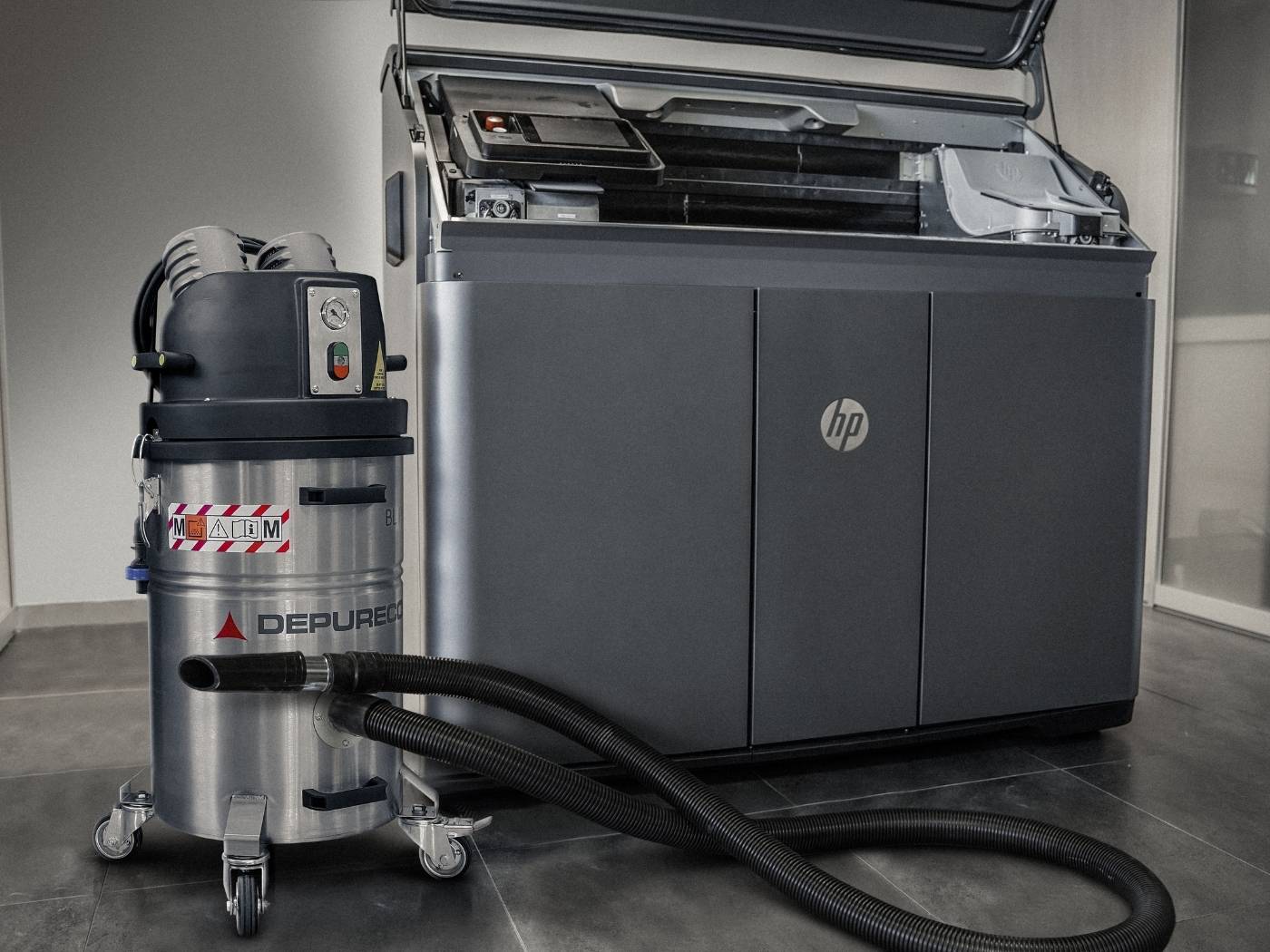 Industrial vacuums for additive manufacturing